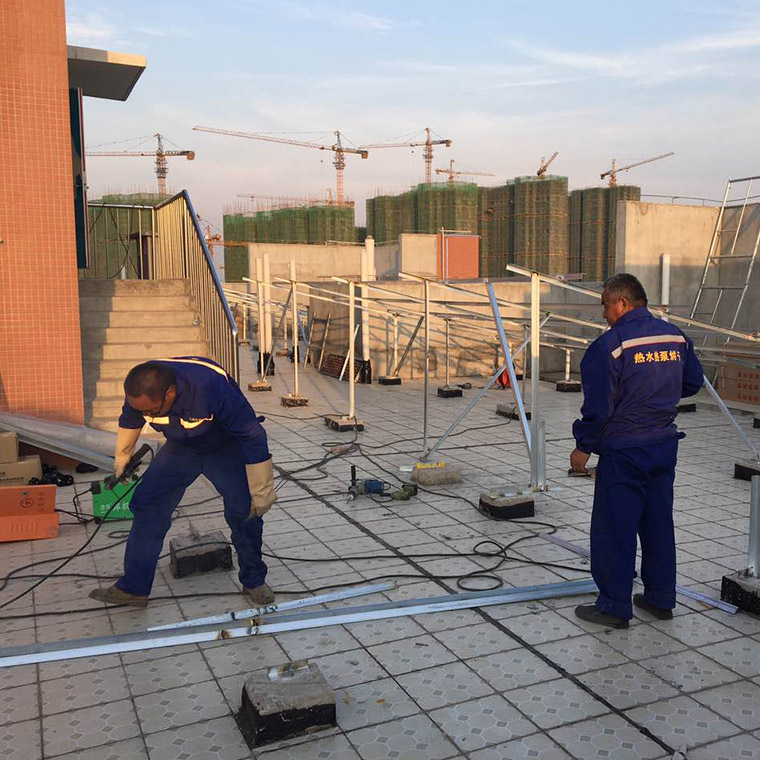 安裝太陽(yáng)能熱水器 太陽(yáng)能熱水